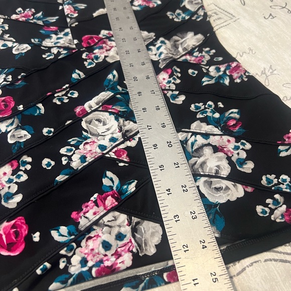 WHBM blouse. Size Small - Picture 3 of 4